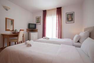 Гостевой дом Guest House Đurašević Свети-Стефан Двухместный номер с 2 отдельными кроватями-6